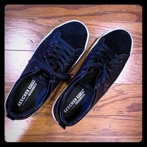 black sketchers street sneaker